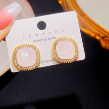 3750f8f9b69a4de50bb426fd548ba56a