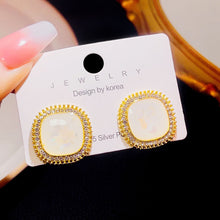 c3891193223357b5a4b3dccdfa1e4c44